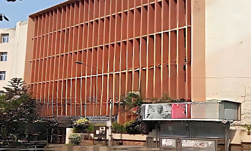 Tolani College of Commerce — photo 2