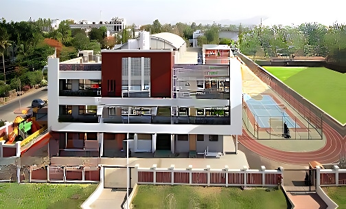 Universal High School — photo 1
